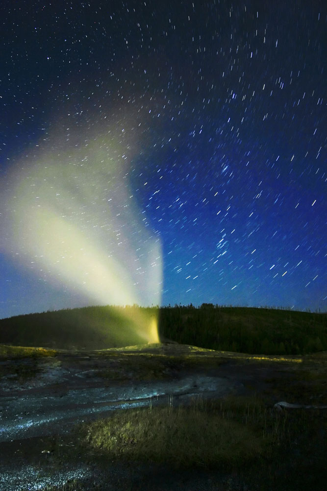 Yellowstone-Old Faithful.jpg